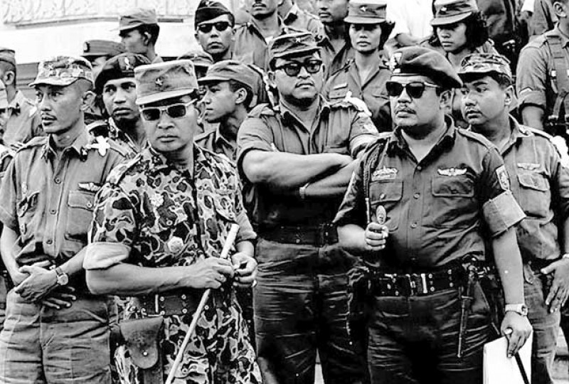 judul Peran Militer dalam Politik Sejarah dan Kontemporer